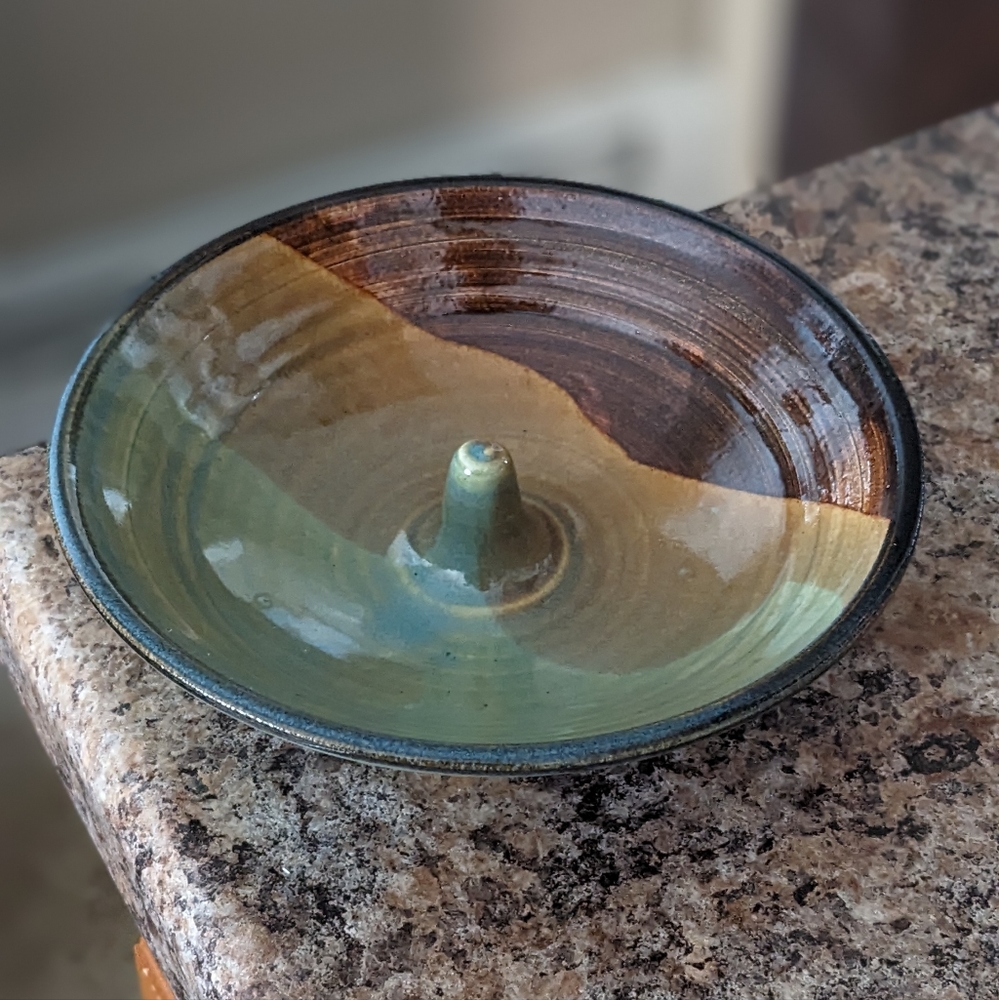Handmade pottery ring / jewelry dish